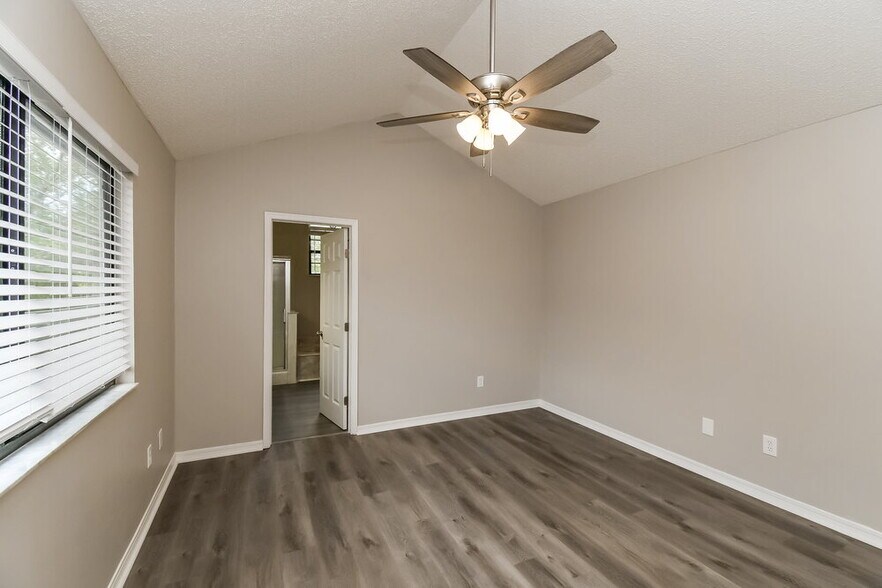 Building Photo - 2858 Lantana Lakes Dr W