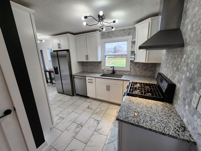 Building Photo - Beautiful 3-bedroom, 2-bathroom home in Be...