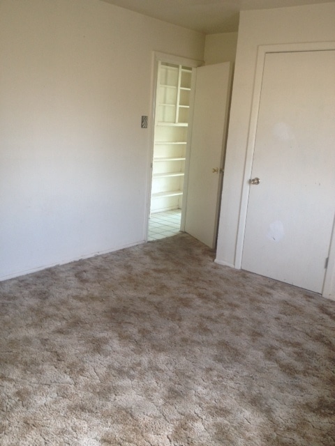 Building Photo - CORNER LOT- HAS FIREPLACE AND A DEN