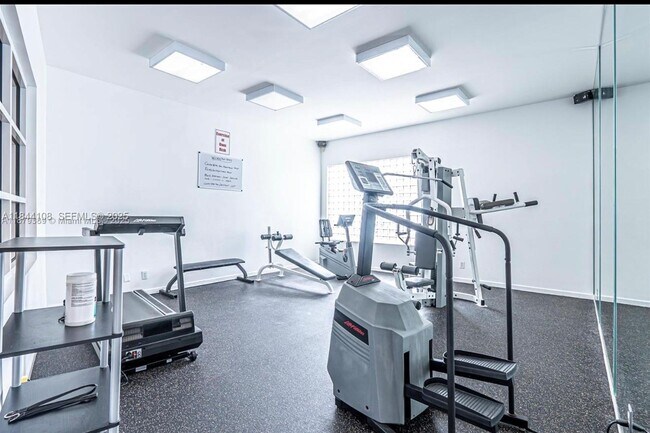 Building Photo - 1341 SE 3rd Ave