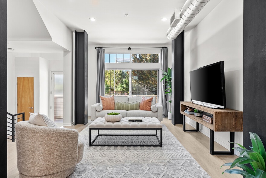 Building Photo - 5350 Playa Vista Dr