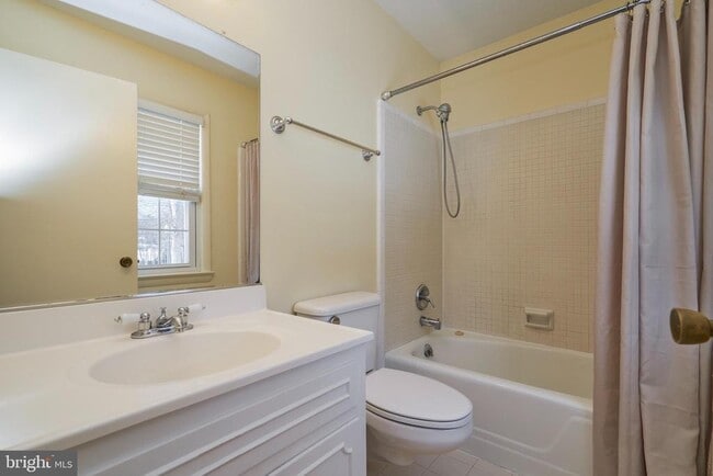 Building Photo - 500 Springvale Rd