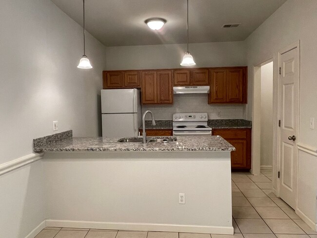 Building Photo - Shelby TWP 2-BR, 2-BA with Attached Garage, Lower Unit, Immediate Occupancy