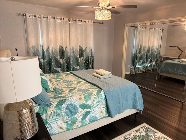 Building Photo - 2120 El Paseo St