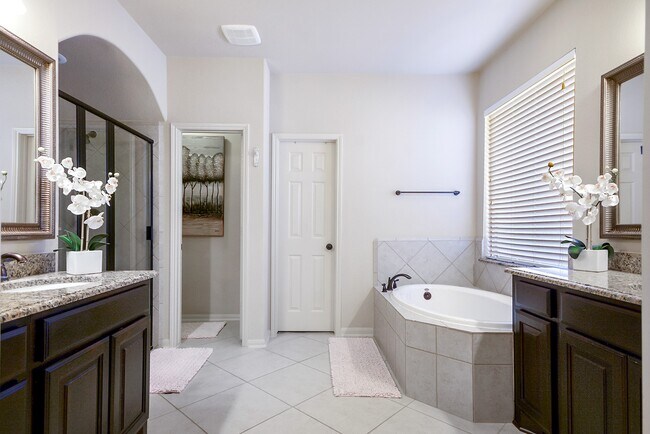 Building Photo - 2519 Kinsgate Forest Dr