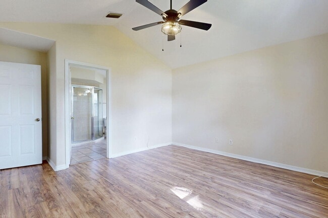 Building Photo - 967 SE Browning Ave