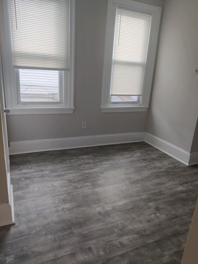 Building Photo - 3837 N Darien St