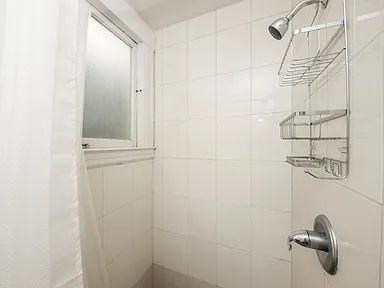 Building Photo - "Experience Vibrant San Francisco Living in This Spacious 4-Bedroom, 2-Bath Gem on Jones Street!"