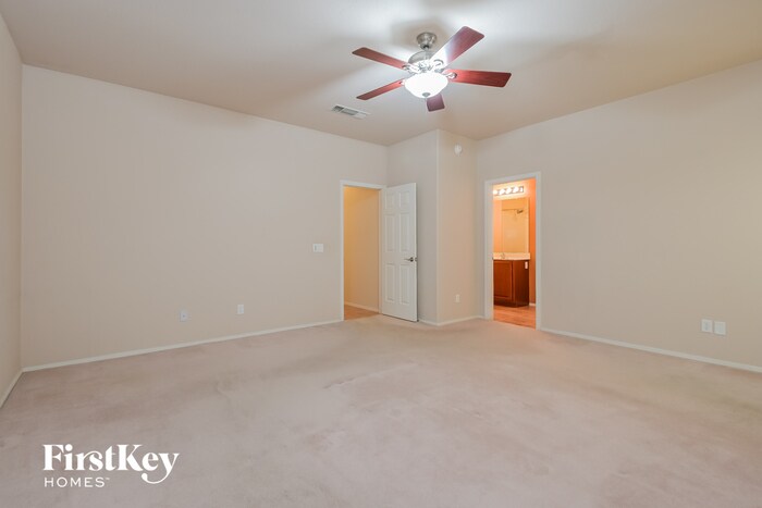 Building Photo - 2116 S Thunder Tanner Dr