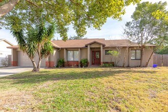 Building Photo - SUPER LOCATION FOR THIS 3/2 w 2 car garage home!!