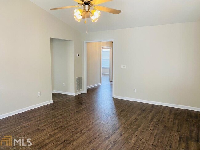 Building Photo - 302 Highland Falls Dr
