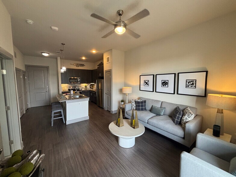 Primary Photo - 1050 Wittenburg