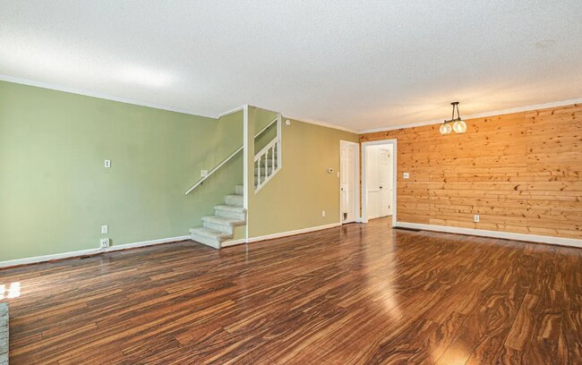 Building Photo - 1629 Ashwood Ln