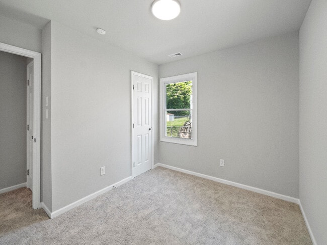 Building Photo - 128 Sunset Ln