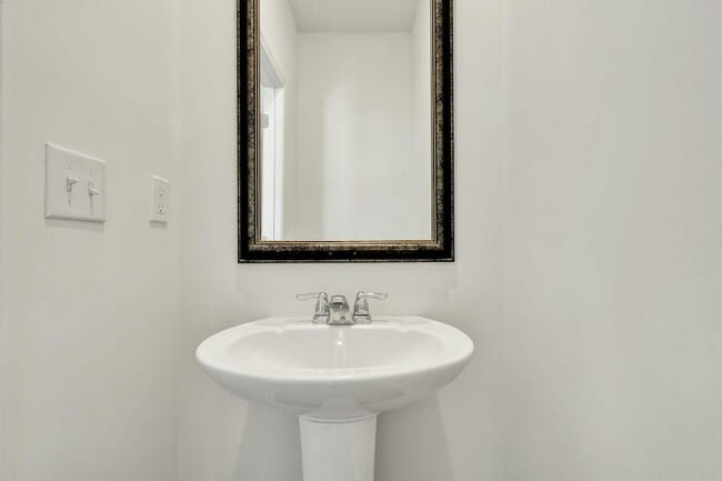 Building Photo - 5010 Highwood Dr