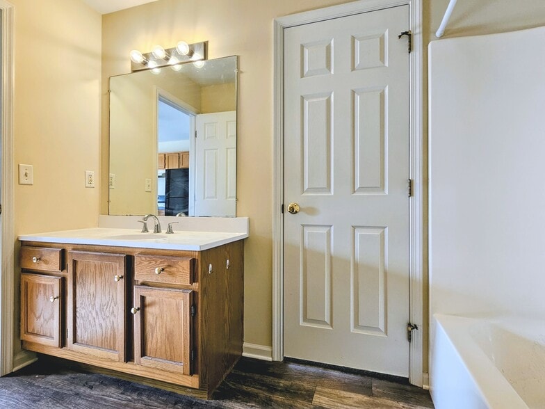 Building Photo - 40 Sandstone Ct