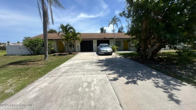 Building Photo - 121 Franklyn Ave