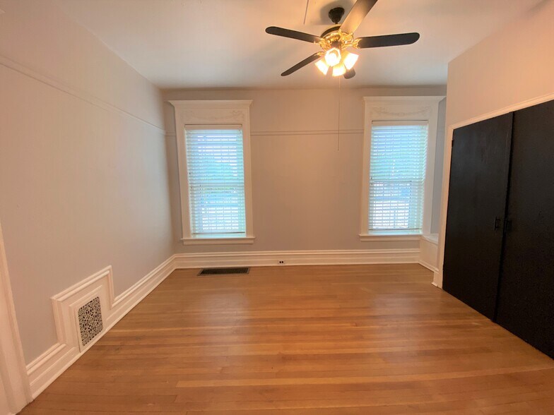 Building Photo - 1440 N Corona St