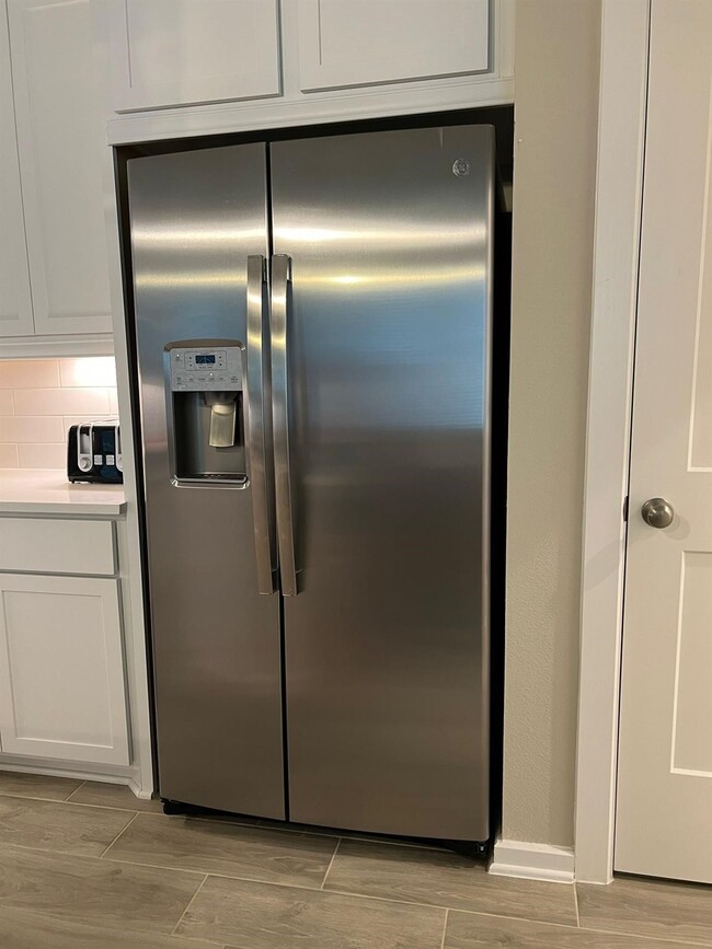 Building Photo - 311 N Spotted Fern Dr