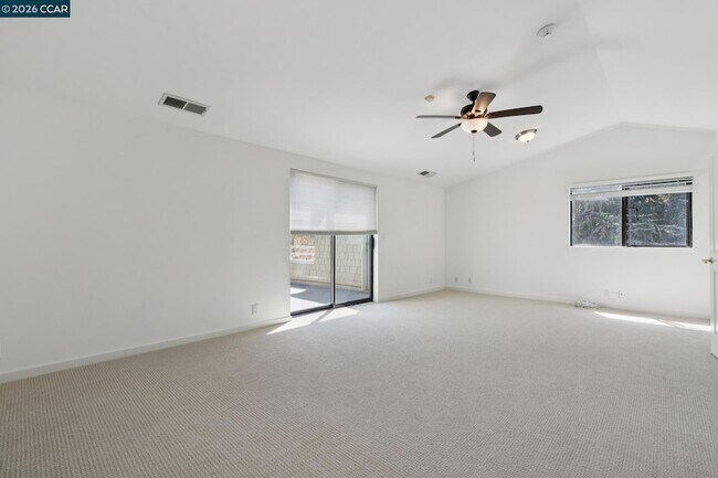Building Photo - 660 La Casa Via