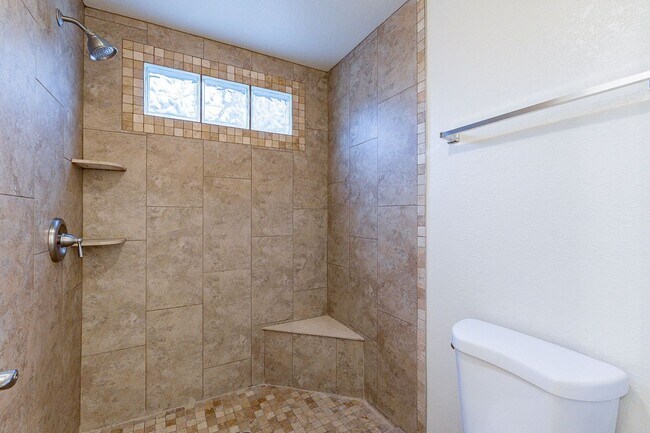 Building Photo - Charming 4-bedroom, 2-bathroom in Gilbert