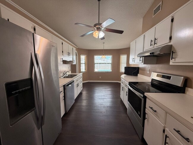 Building Photo - Charming 3-Bed, 2-Bath Oasis with Pool & E...