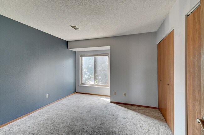 Building Photo - $2,400 - 2-Bed, 1.5-Bath Townhome in Lakewood Updated Throughout, With Garage + AC, Near Bear Cre...