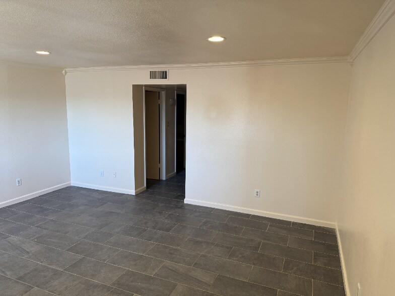 Building Photo - 2803 S 1st Ave