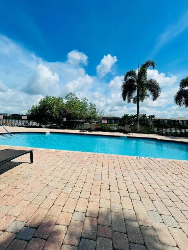 Building Photo - 790 SW 107th Ave