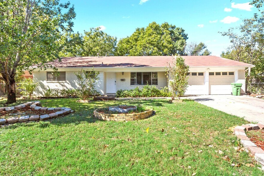 Building Photo - Conveniently located Fort Worth home with a welcoming atmosphere!