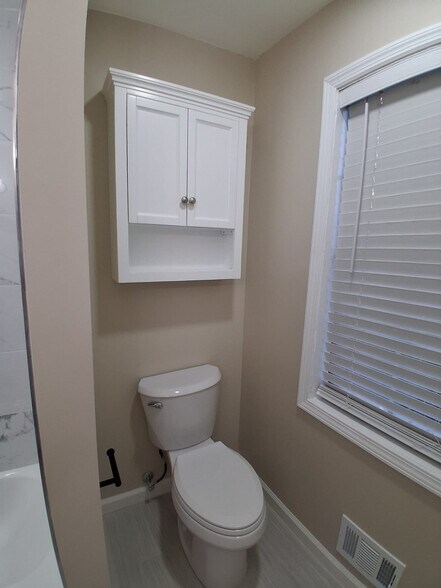 Building Photo - Room in House on Granada Pl