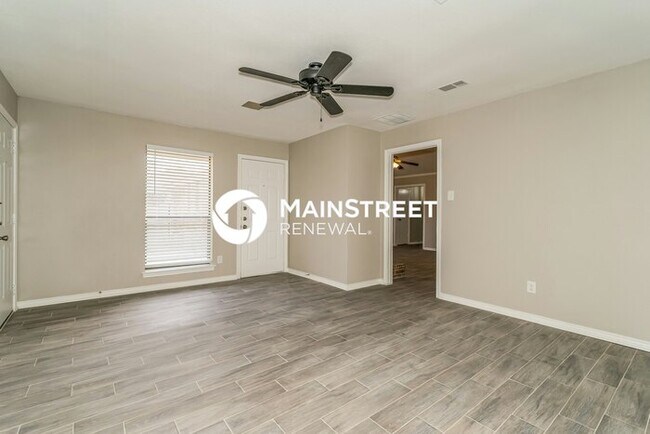Building Photo - 3 Bedroom Pet-Friendly Home in CARROLLTON, TX with Main Street Renewal