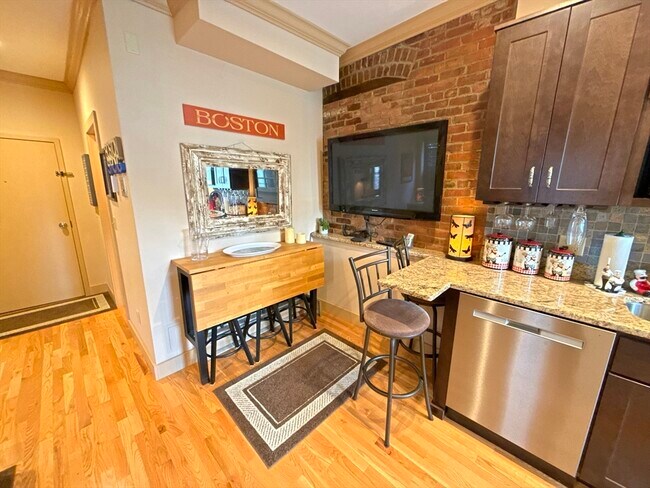 Building Photo - 25 Follen St
