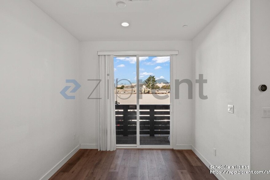 Building Photo - 985 24th St