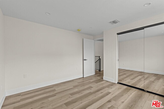 Building Photo - 546 N Genesee Ave