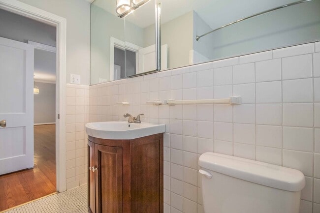 Building Photo - CHARMING 2 Bedroom, 1 Bathroom Arlington H...