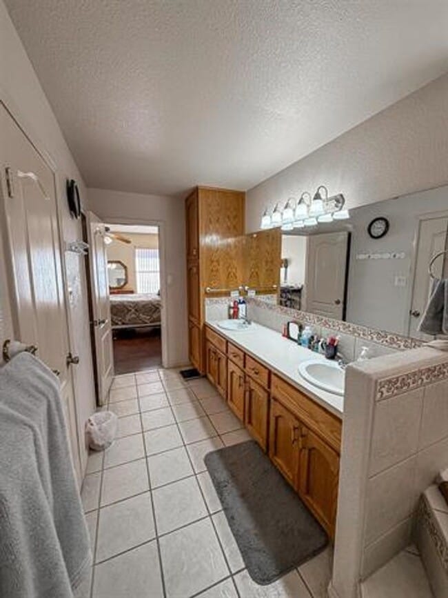 Building Photo - 2409 Saguaro Loop