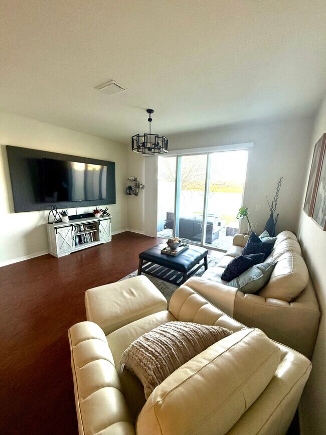 Building Photo - 9208 Hillcroft Dr