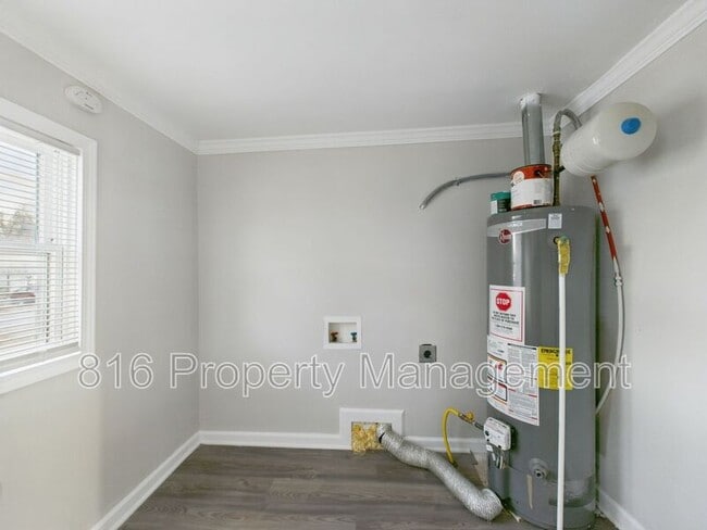 Building Photo - 126 S Village Terrace