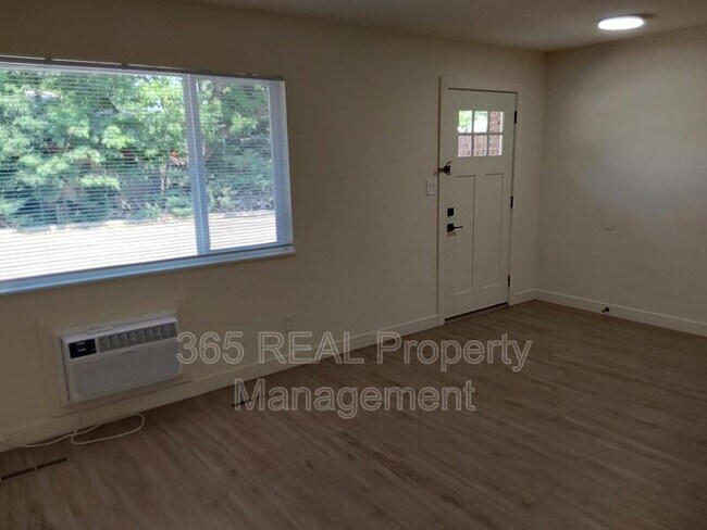 Building Photo - 1701 Palm Dr