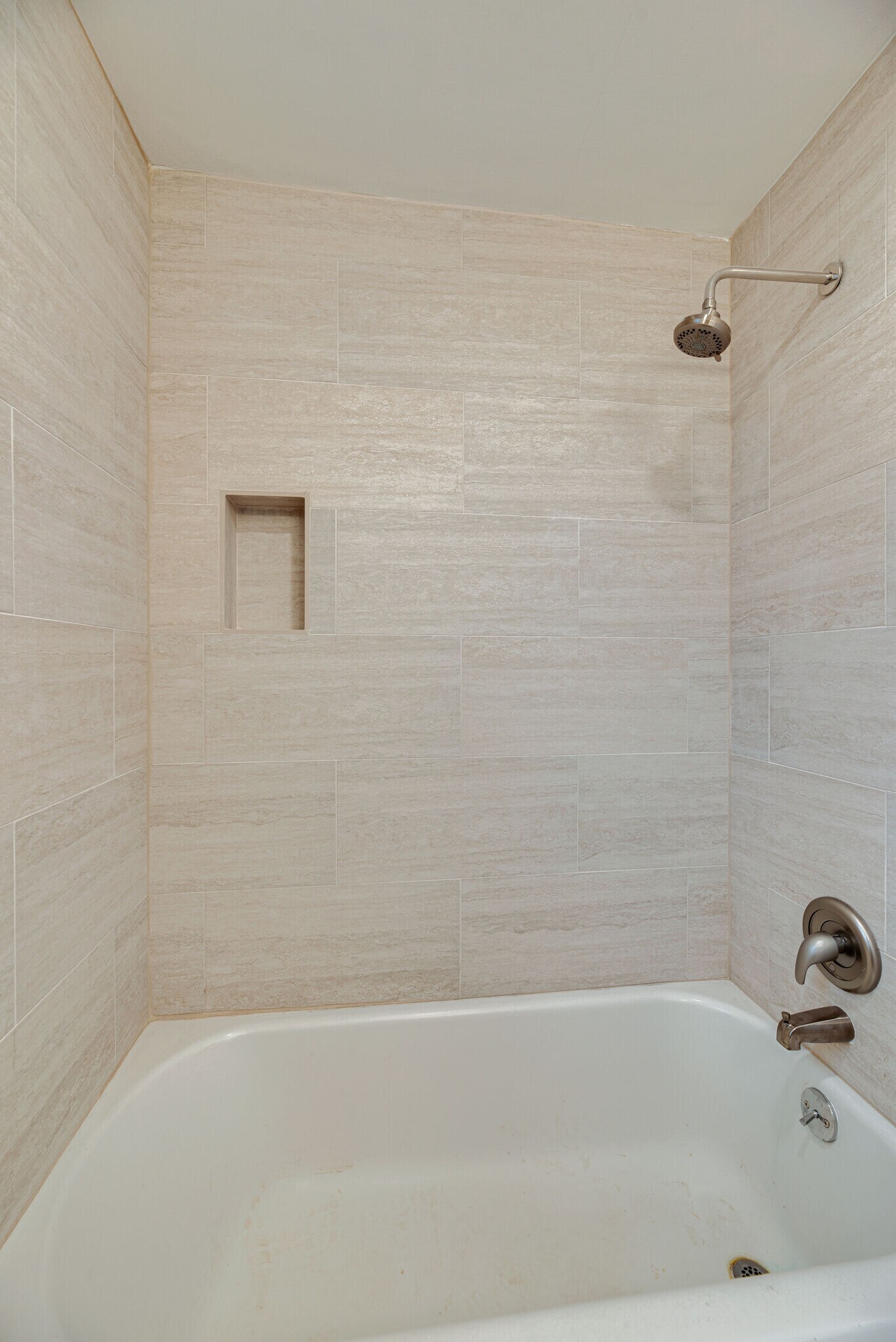 Shower - 1109 Graybar Ln