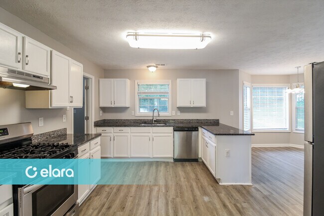 Building Photo - 8007 Harmony Lakes Dr