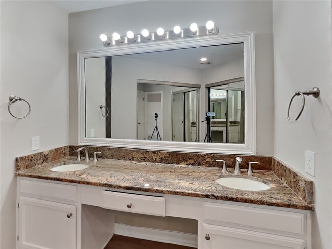 Building Photo - 3238 Lindenfield Dr