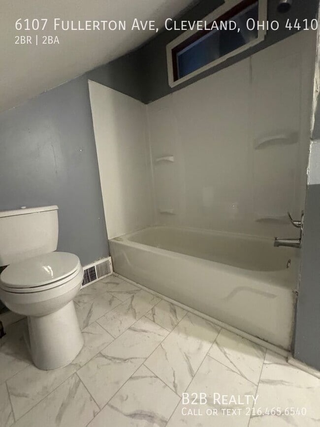 Building Photo - 6107 Fullerton Ave