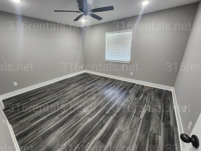 Building Photo - 5267 N Toben Ct