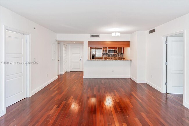 Building Photo - 1800 N Bayshore Dr