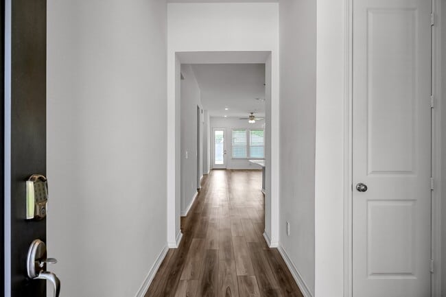 Building Photo - 551 Ruby Bnd Ln