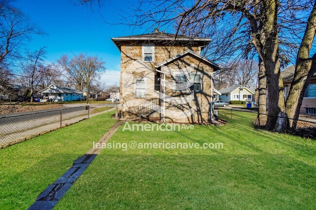 Building Photo - 1959 Barrows St