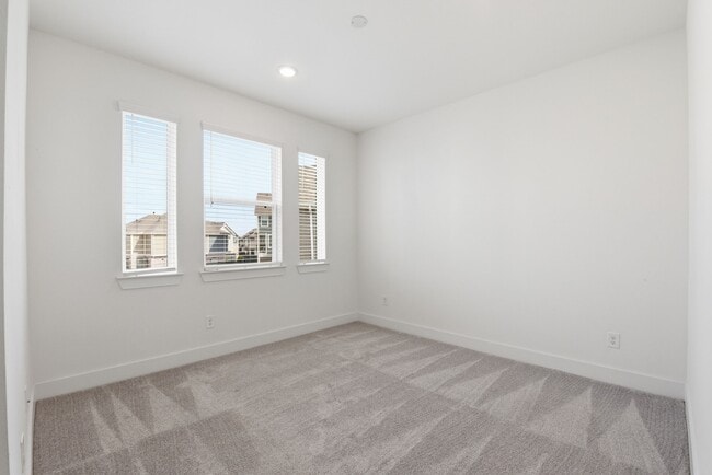 Building Photo - 15155 Colorado Bnd Pk Dr