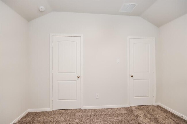 Building Photo - 26032 Babe Ruth Dr